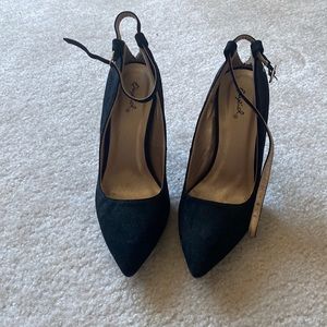 Black point toe heels with ankle strap
